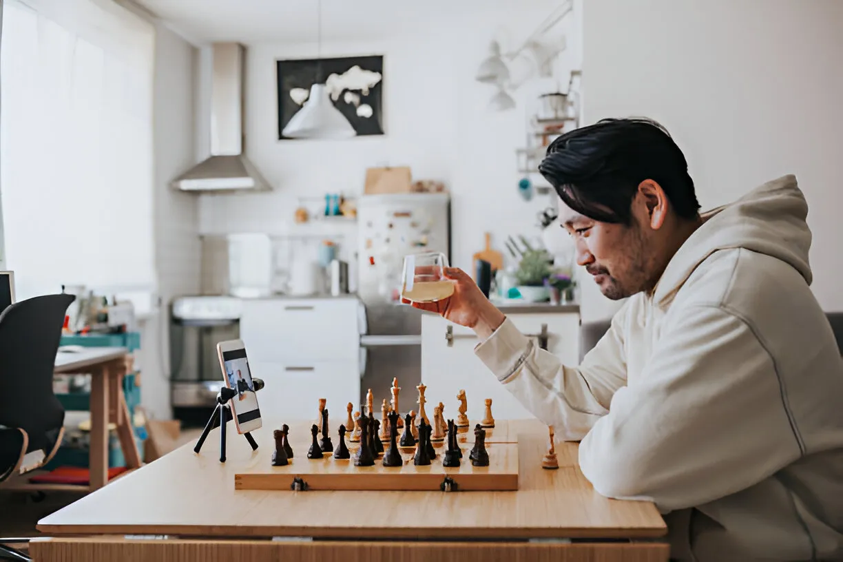 How to Improve at Chess Online: Real Benefits and Real Pitfalls Explained